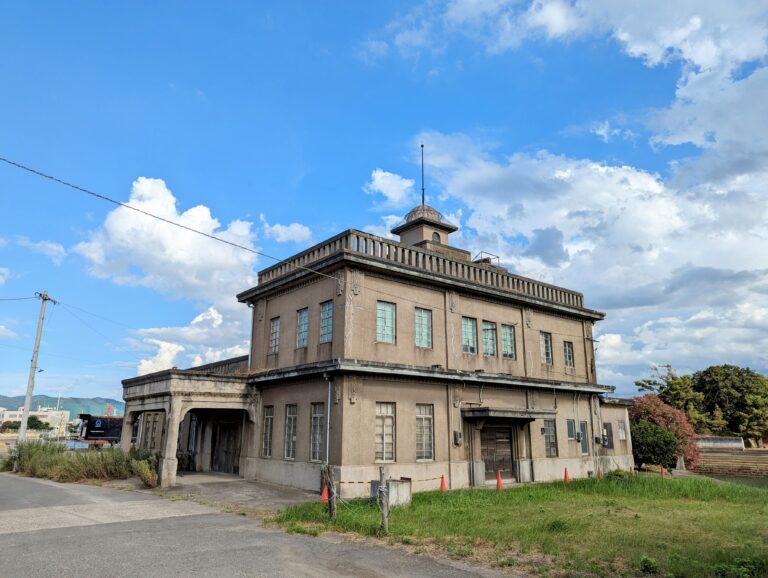 坂出市築港町「旧坂出港務所」映画のロケ地にもなった昭和のレトロな洋風建築