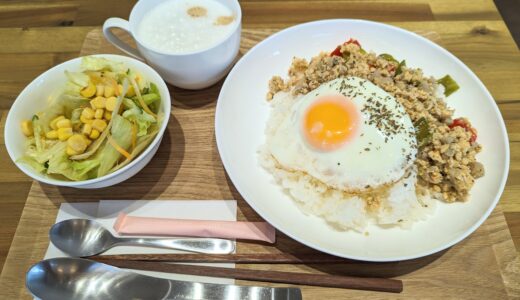 宇多津町「すくすくカフェ」の『ガパオライス(サラダ、ドリンクセット)』野菜をたっぷり使った夏季限定メニュー！