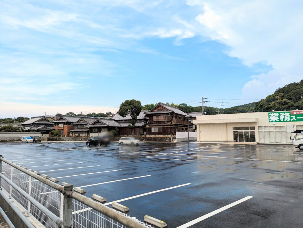 まんのう町 業務スーパー まんのう店 駐車場