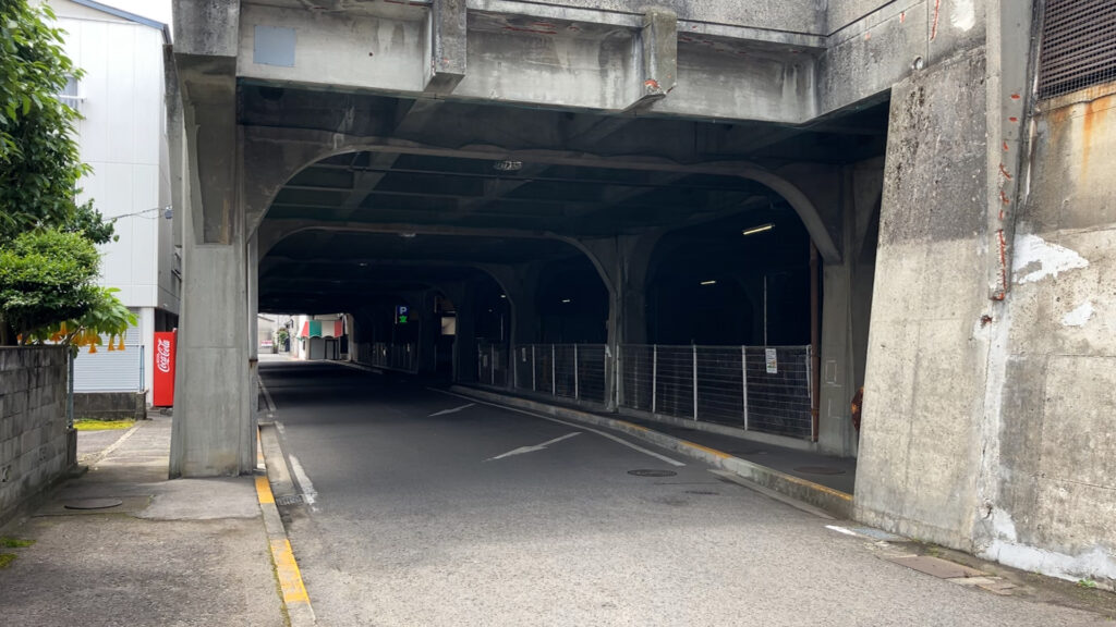 坂出市京町 屋上バラ園 駐車場