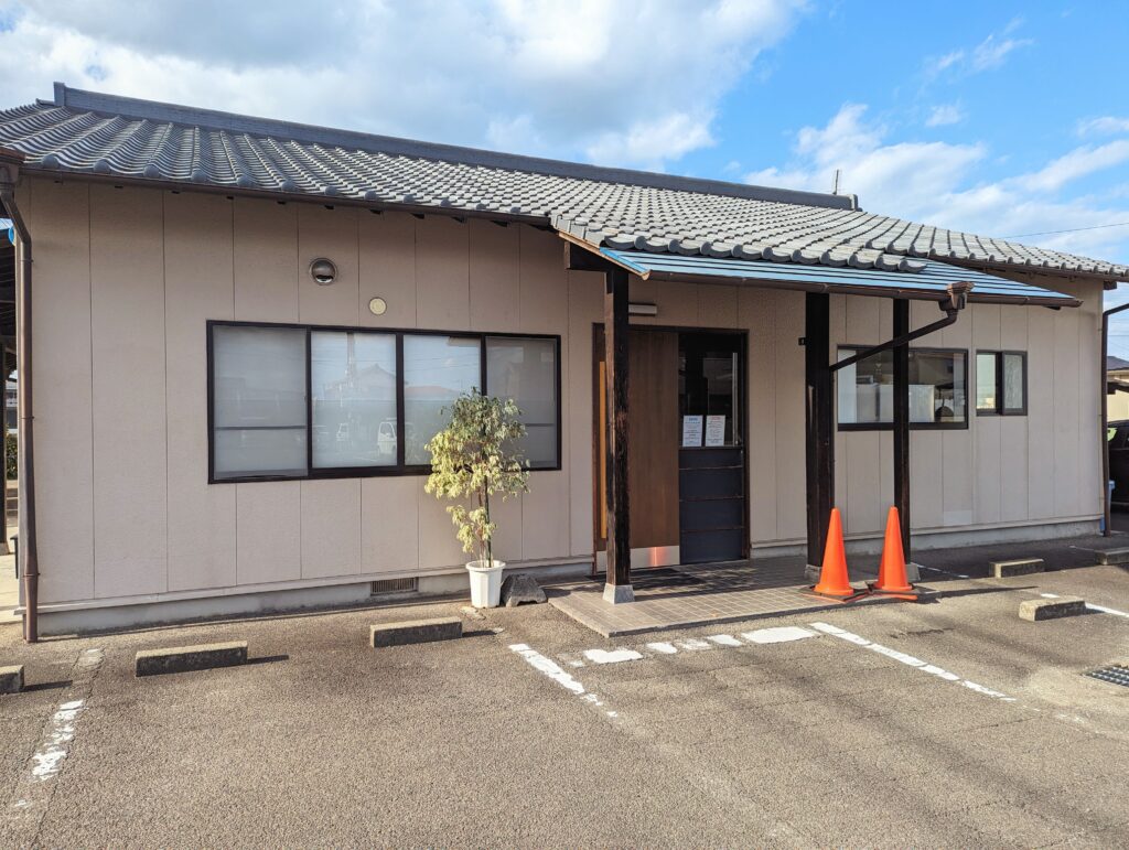 丸亀市柞原町 蕎麦・料理 笑人