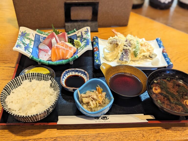 宇多津町「回遊」の『気まぐれ定食』新鮮なお刺身とサクサクの天ぷらは至福の味わい