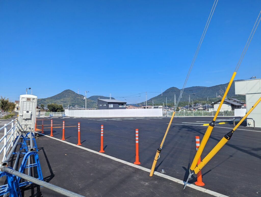 丸亀市飯山町 ローソン 丸亀飯山町東坂元店 駐車場