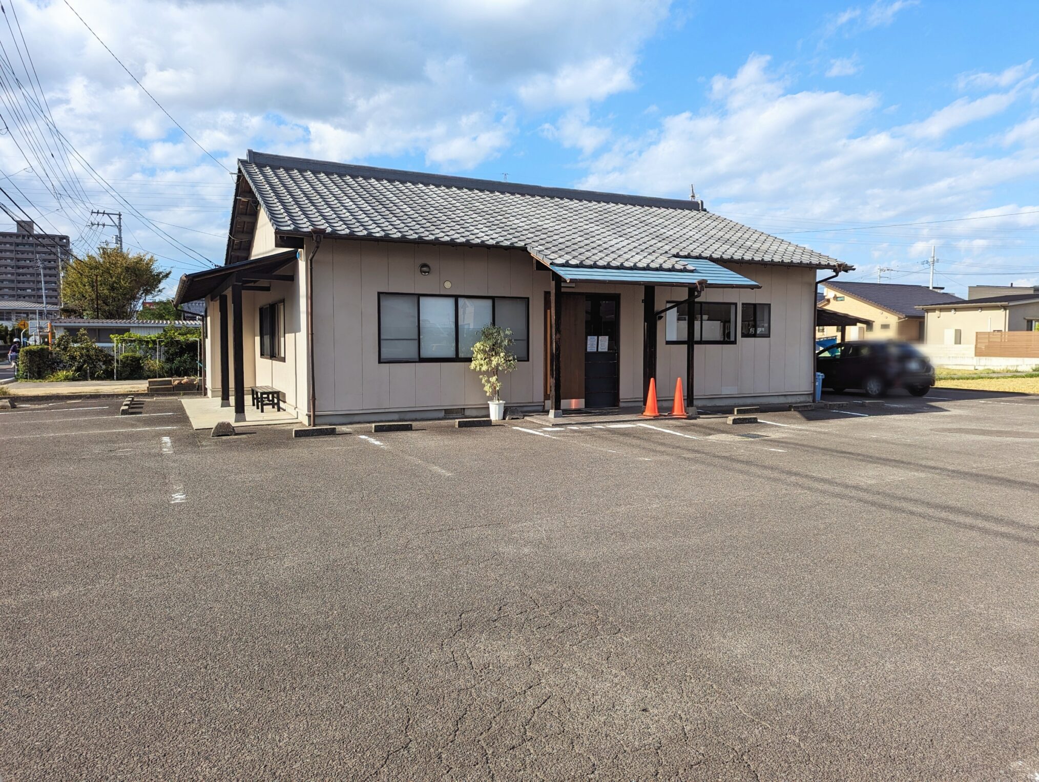 丸亀市柞原町 蕎麦・料理 笑人