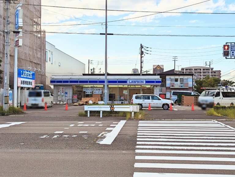 宇多津町の「ローソン 宇多津浜街道店」が改装のため2023年10月10日(火)～19日(木)まで休業してる。10月20日(金)からオープン予定みたい！