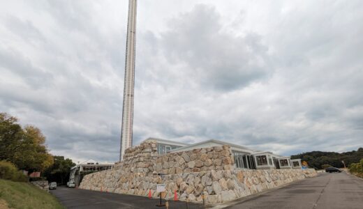 瀬戸大橋タワーの北側にお城のような石垣と建物を建設してる