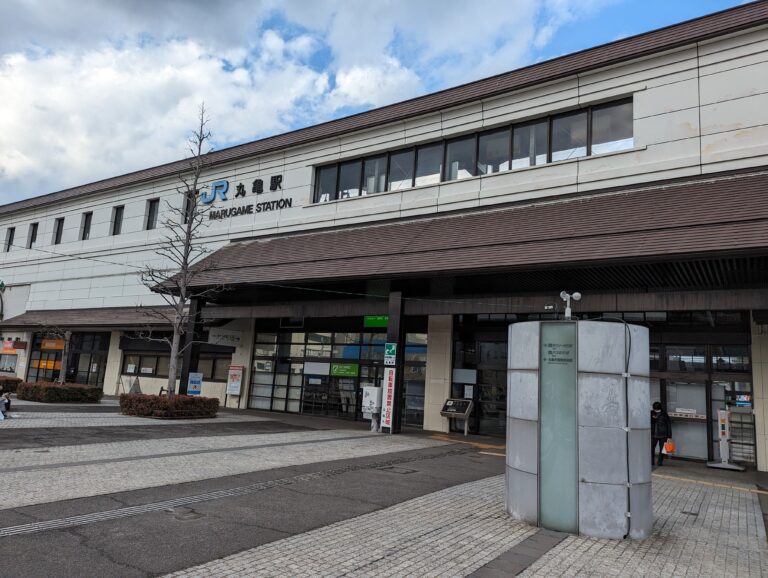 JR丸亀駅で第17回「さぬきの凧展」が2023年12月9日(土)～2024年2月4日(日)まで開催されてる