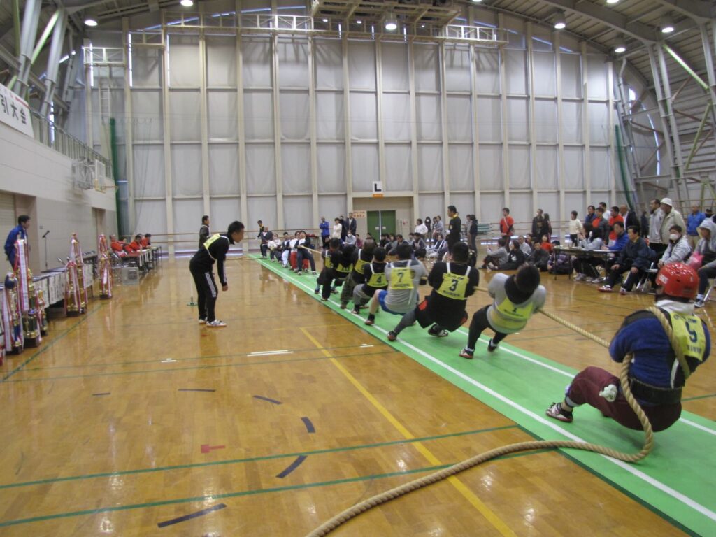 綾川町総合運動公園体育館 梅の里フェスティバル 第16回綾川町民綱引大会