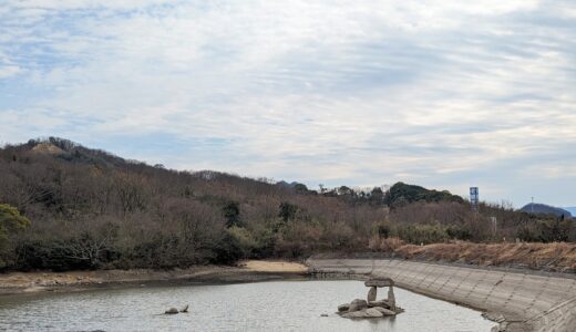 坂出市加茂町の鴻ノ池に古墳が出現してる