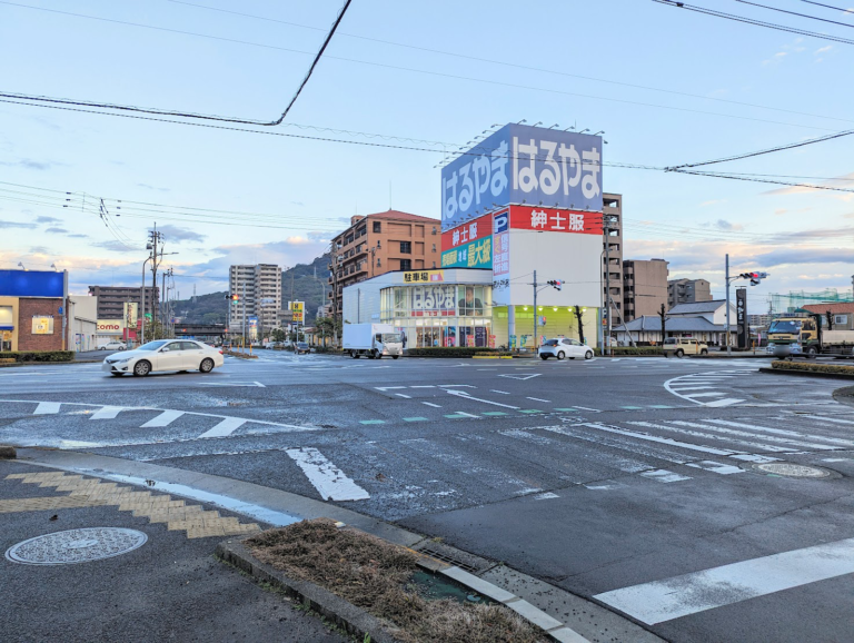 宇多津町さぬき浜街道のTSUTAYAやはるやまがある交差点に右折矢印信号が設置されてる！