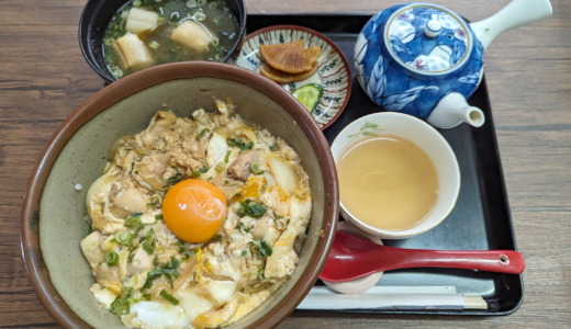 丸亀市富屋町「芽々ヤ(めめや)」の『親子丼』一口おはぎ付き！とろ～り卵黄がたまらないコクうま親子丼