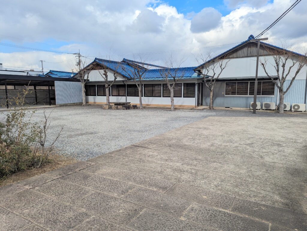 丸亀市三条町 アンチックよろずや