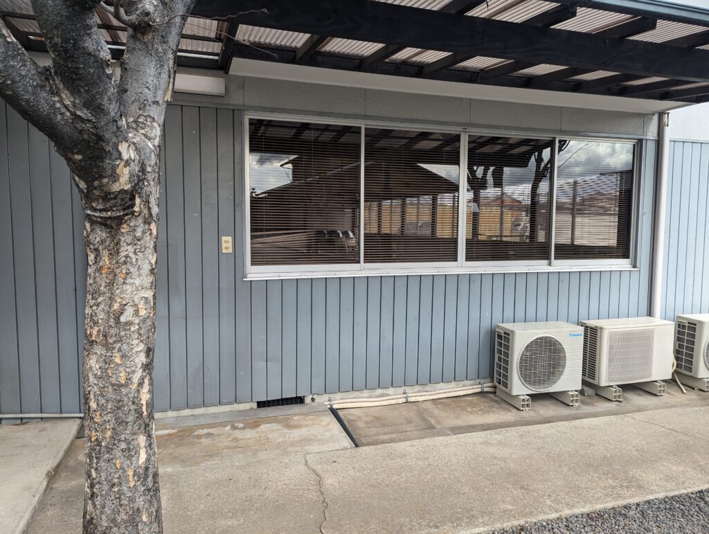 丸亀市三条町 アンチックよろずや
