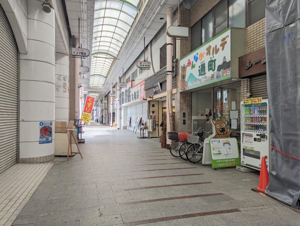 丸亀市通町 かばんのサンワ 場所