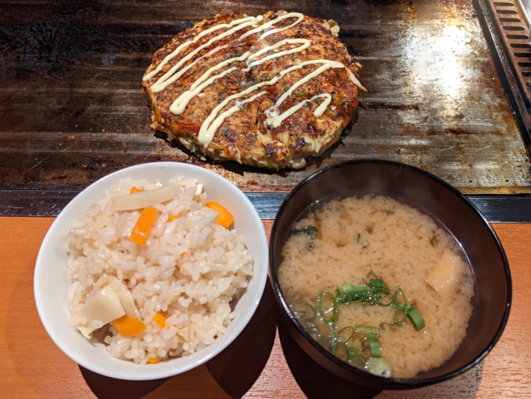 丸亀市浜町「お好み焼き・鉄板焼き ずまちゃん」の『お好み焼きランチ』ふわふわ食感のお好み焼きを楽しめる！