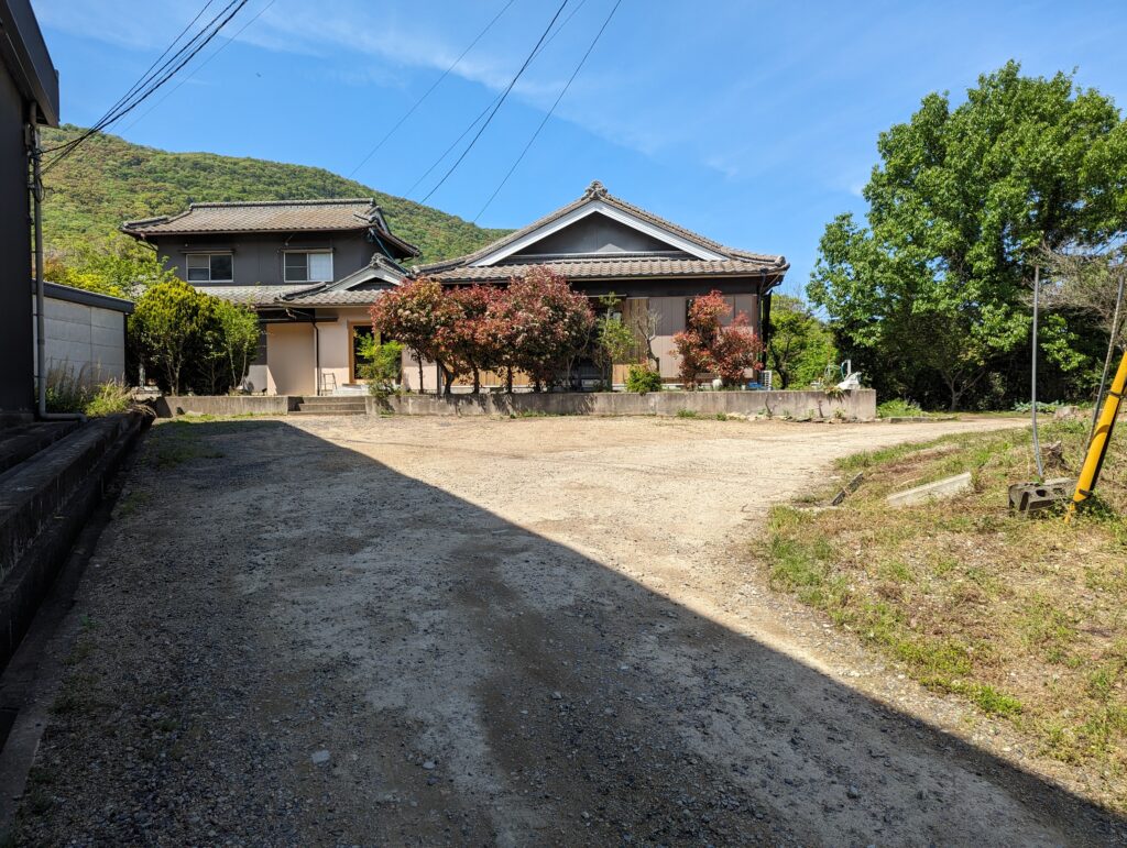 坂出市府中町 こぐま菓子店 駐車場