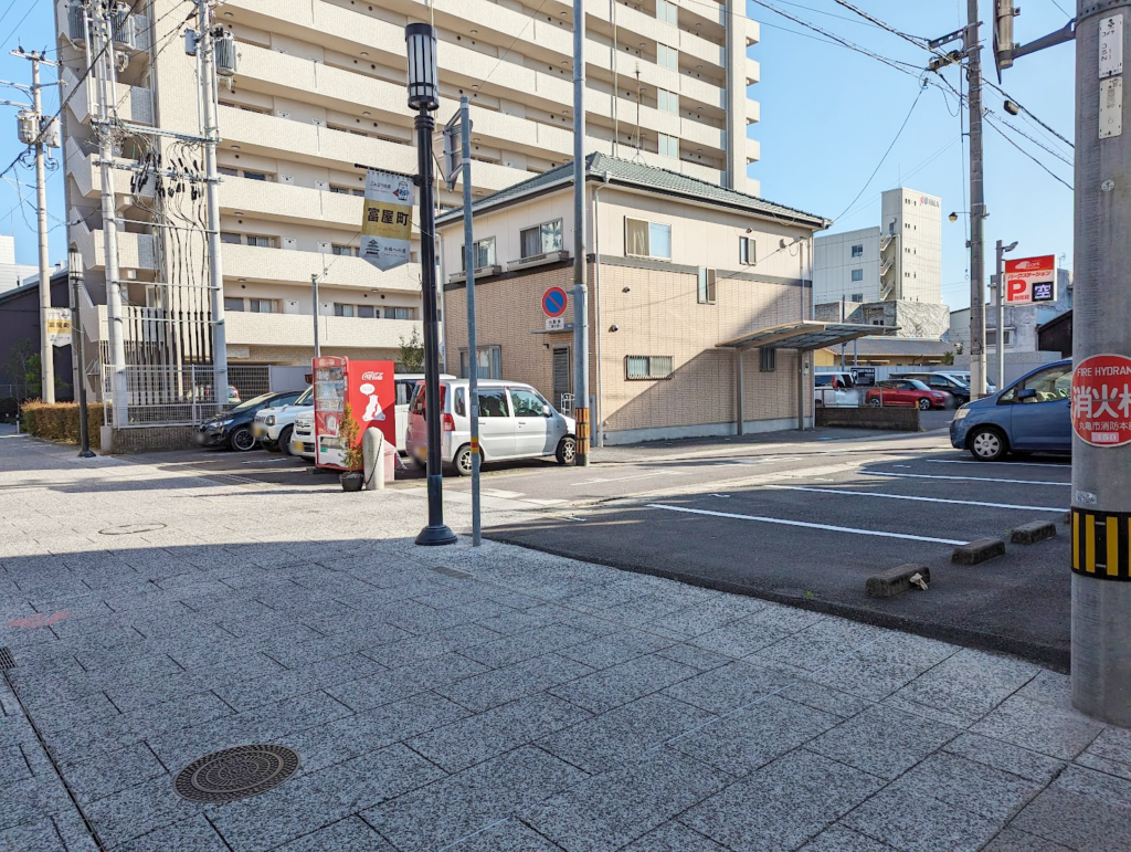 丸亀市富屋町 圓(えん) 駐車場