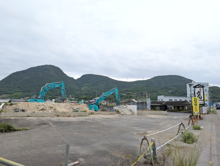 善通寺市にあった「レストランセイブガーデン」の建物が解体されてる。ジャンボ海老フライが人気だった喫茶店