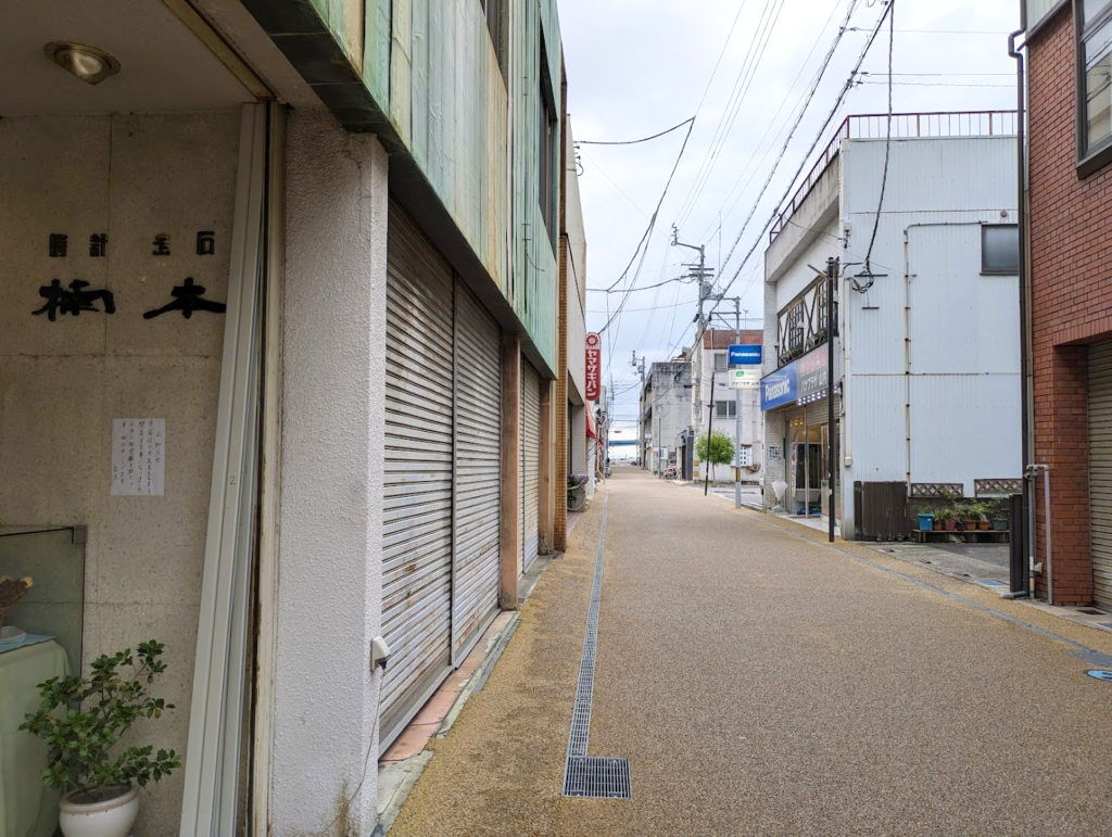 坂出市本町 楠本時計店