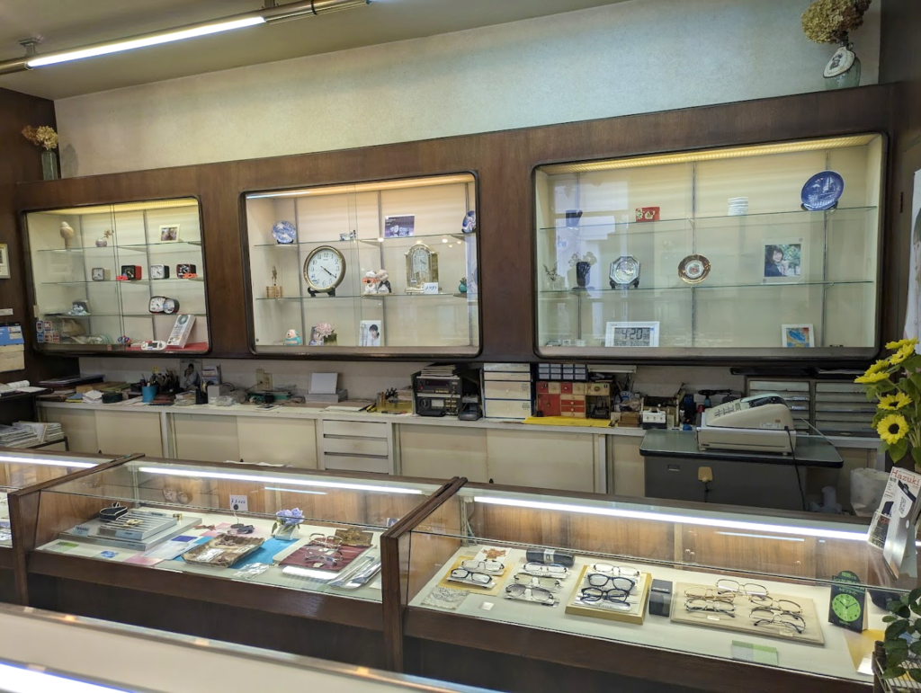坂出市本町 楠本時計店 店内