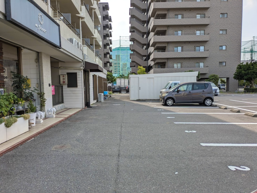 宇多津町 n frost nail&beauty 頭痛専門×脳洗浄®︎サロンsuya 駐車場