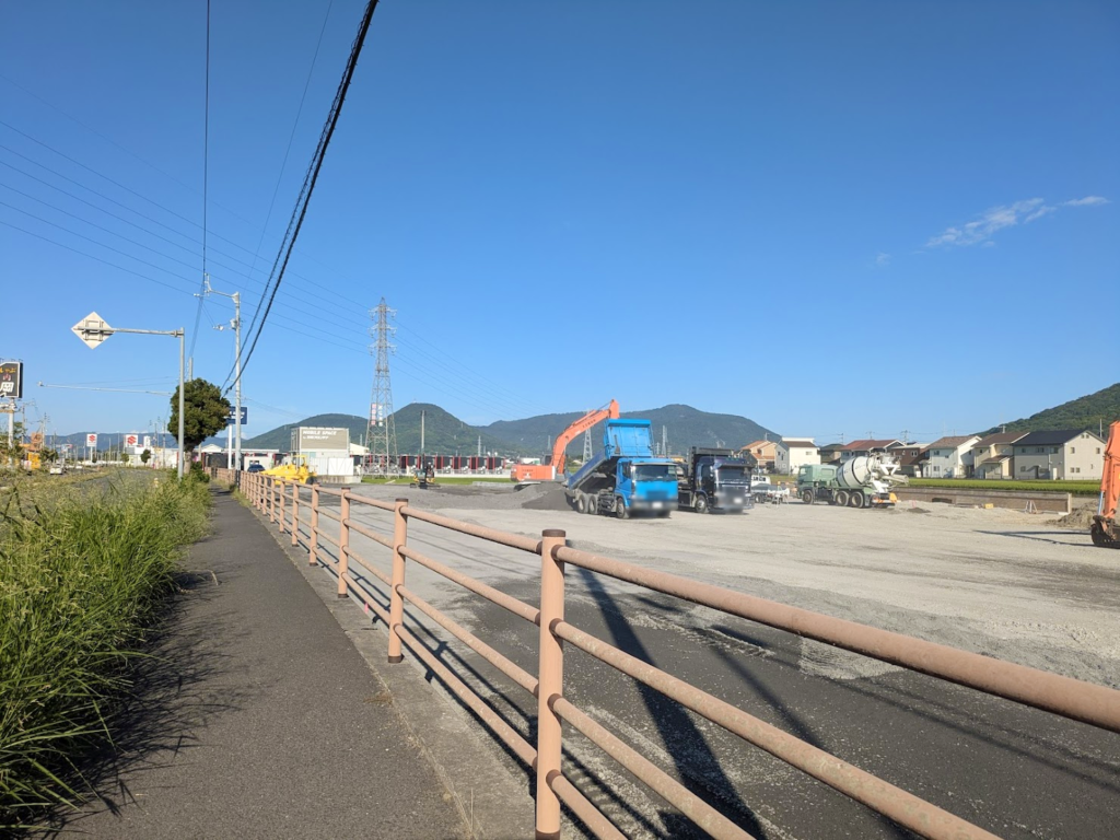 丸亀市飯野町 国道11号線沿い