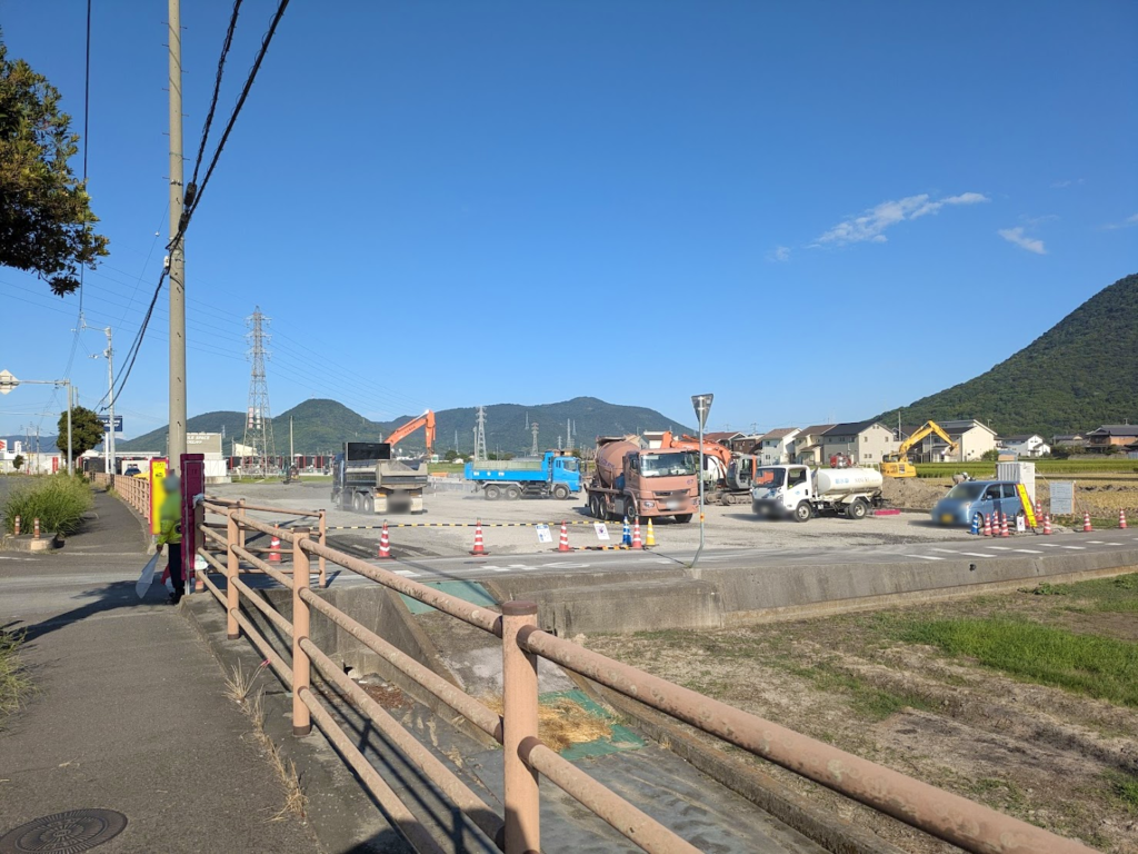 丸亀市飯野町 国道11号線沿い