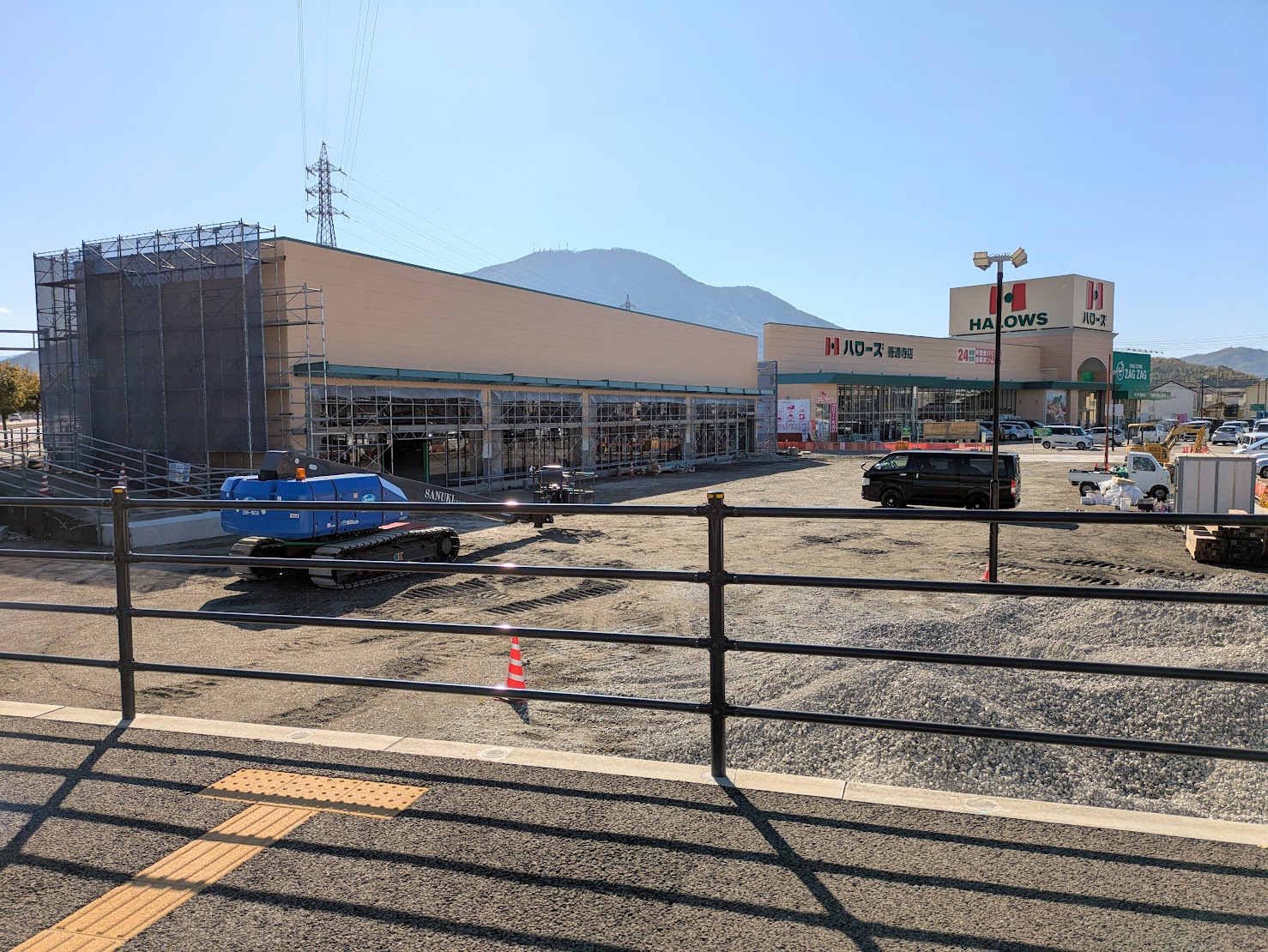 善通寺市生野町 ハローズ善通寺店