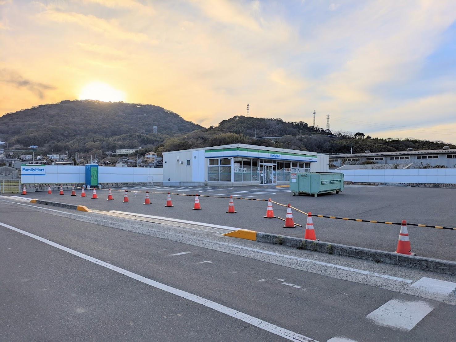 宇多津町 ファミリーマート 宇多津町長縄手店
