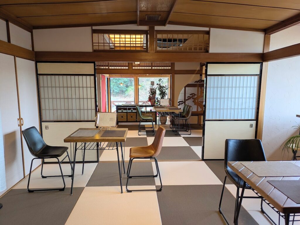 綾川町 和モダンCAFE CLASSIC 店内