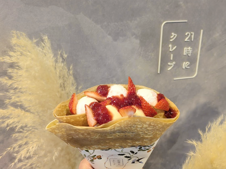 丸亀市土器町「21時にクレープ」の『苺ホイップカスタード』ボリューム満点のパリ食感とフレッシュな香川県産いちごが味わえる♪