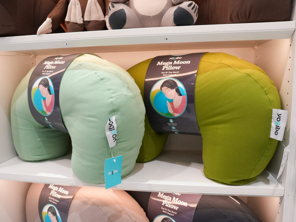 Yogibo Store イオンモール綾川店 Yogibo Mega Moon Pillow