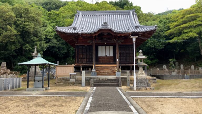 宇多津町坂下西の「聖通寺」に行ってきた。海から引き揚げられた石仏さまとは？
