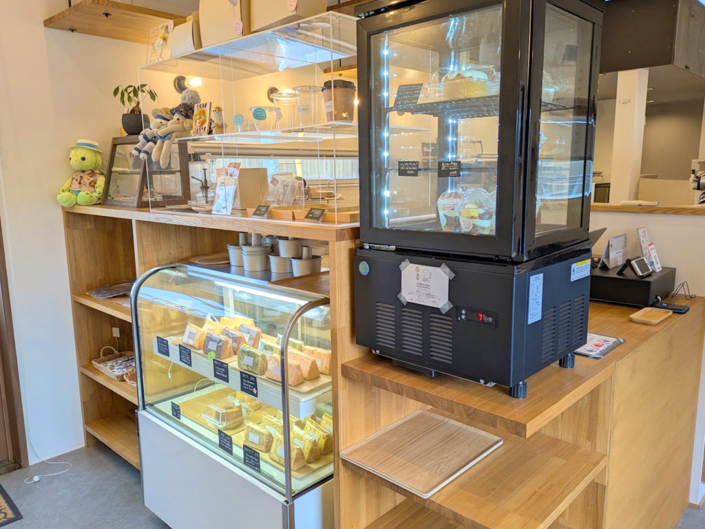 丸亀市飯野町 chiffon cake Eeny,meeny(シフォンケーキ イニミニ) 店内