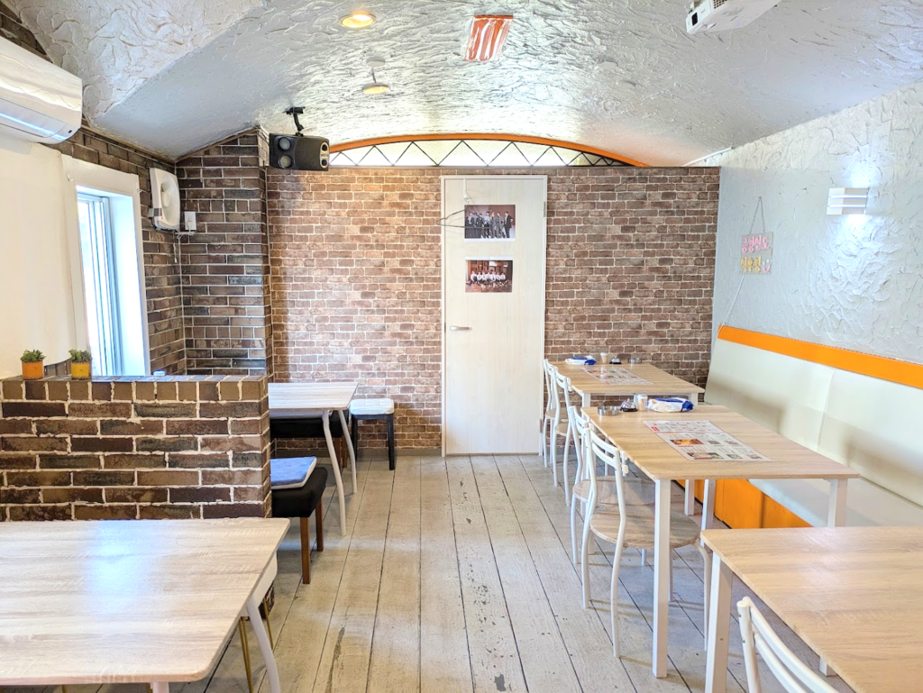 丸亀市塩飽町 cafe&barえぷろん 店内の様子