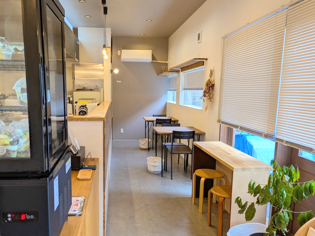 丸亀市飯野町 chiffon cake Eeny,meeny(シフォンケーキ イニミニ) 店内