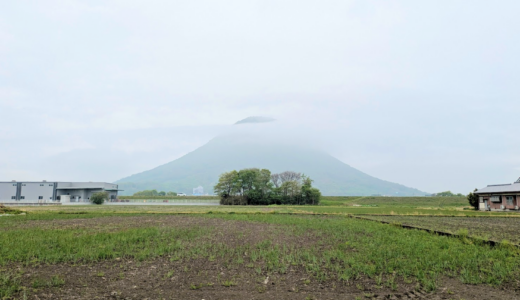 雲のベールをまとった讃岐富士