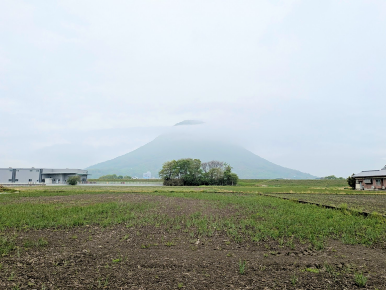 雲のベールをまとった讃岐富士