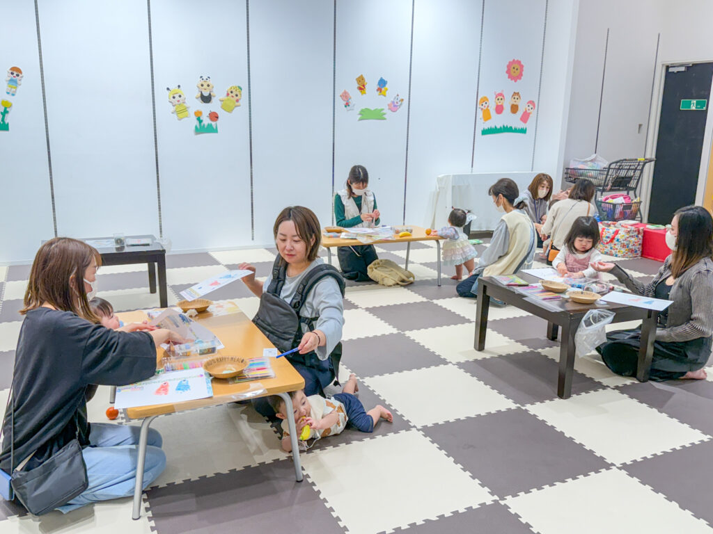 イオンモール綾川 キッズクラブ 手形アート
