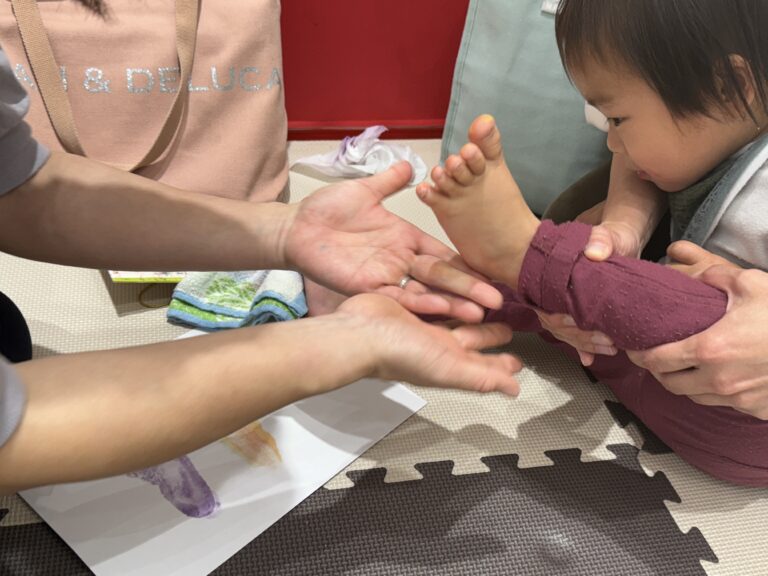 【体験レポ】イオンモール綾川のキッズクラブイベント『手形アート』に参加してみた！成長の“今”を残すアート体験が大人気！