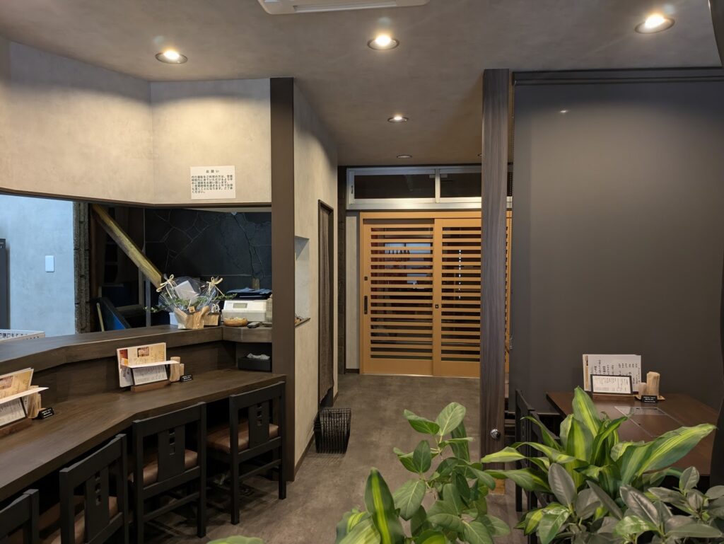 多度津町 御晩菜 糸 店内