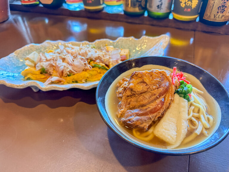 宇多津町浜六番丁「沖縄食堂てぃーだかんかん」の『ソーキそば』甘辛いソーキとそばが沖縄を感じさせる味