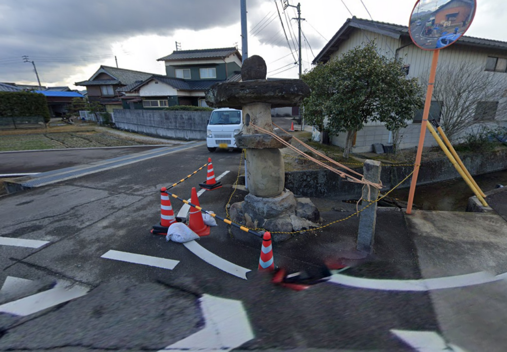 丸亀市飯山町 石灯篭