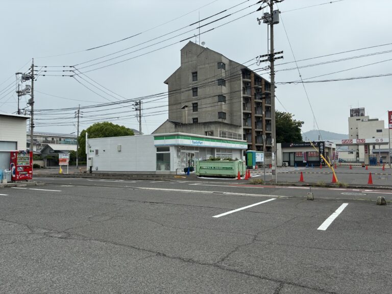 宇多津町の「ファミリーマート宇多津浜八番丁店」が2025年6月18日(水)まで一時閉店してる。6月19日(木)リニューアルオープン予定！