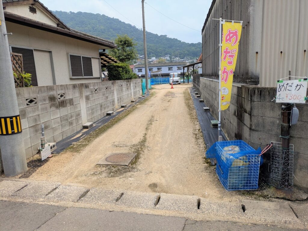 丸亀市土器町 野菜・果物の無人販売所