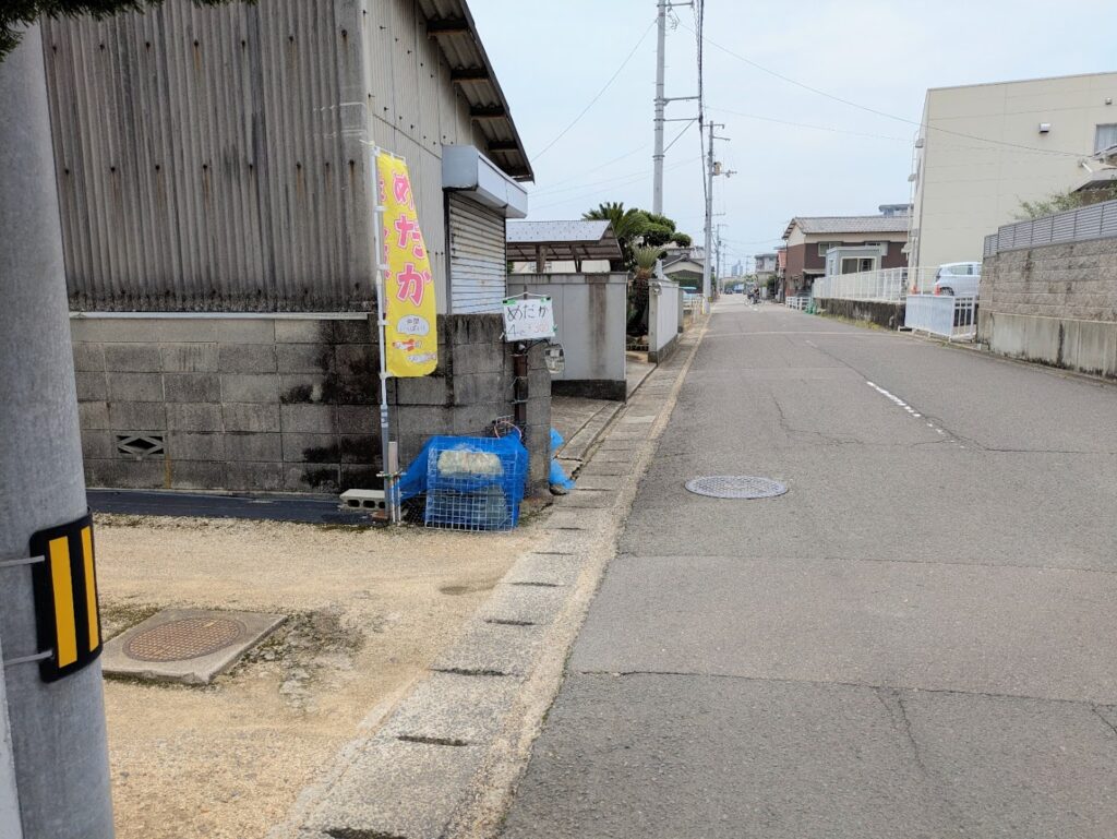 丸亀市土器町 野菜・果物の無人販売所