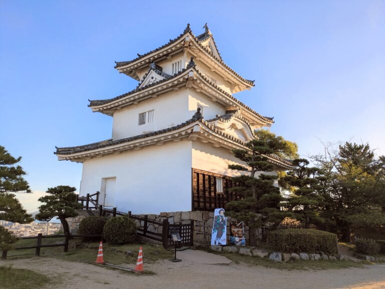 丸亀城に炭治郎現る!?天守前に「鬼滅の刃」のフォトスポットができてる！