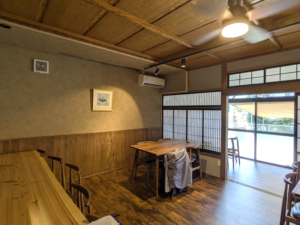 坂出市京町 炭火と酒屋 奏・SOU 店内