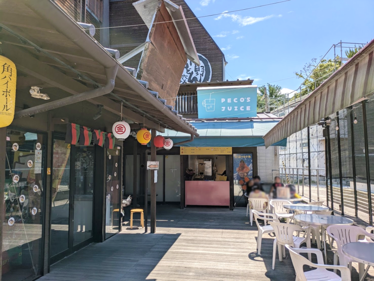 琴平町に「Peco’s Juice」が2025年8月にオープン！果実まるごとジュースや自家製ジュレのかき氷、70年代ホットドッグも楽しめる♪