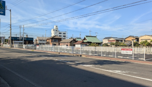 坂出市元町にある「百十四銀行 坂出支店」の建替え・移転準備のため臨時駐車場ができてる！